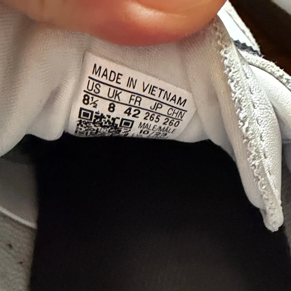 Adidas Women’s size 8.5 White and Black Samba OG - Picture 3 of 4